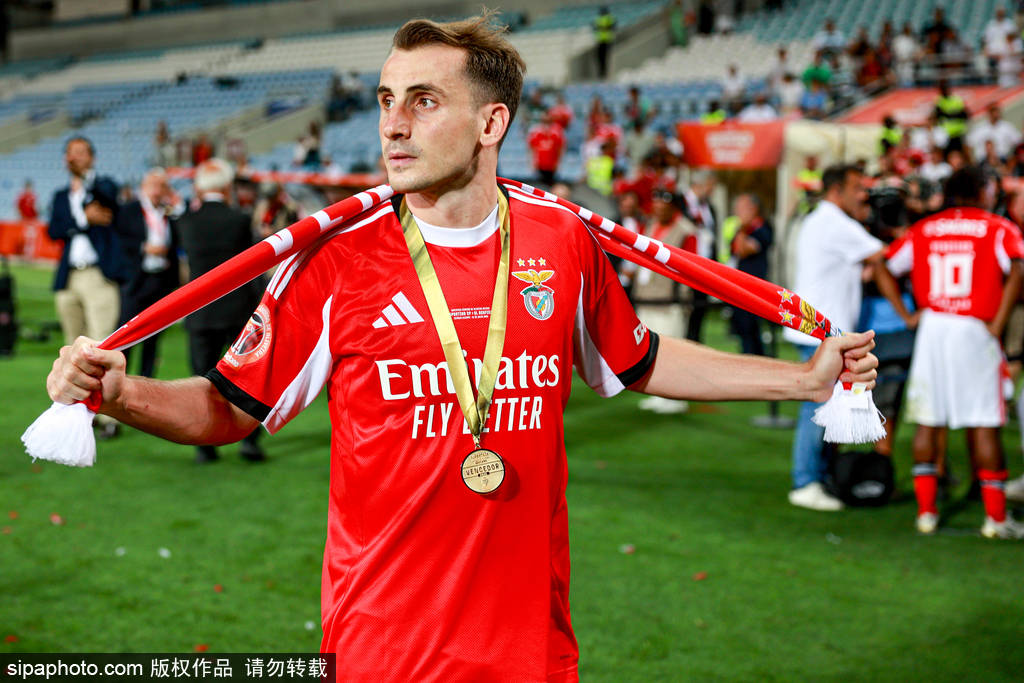 皇马的长途飞行:飞越8000公里与凯拉特的首次交锋,背后的故事与战术解密